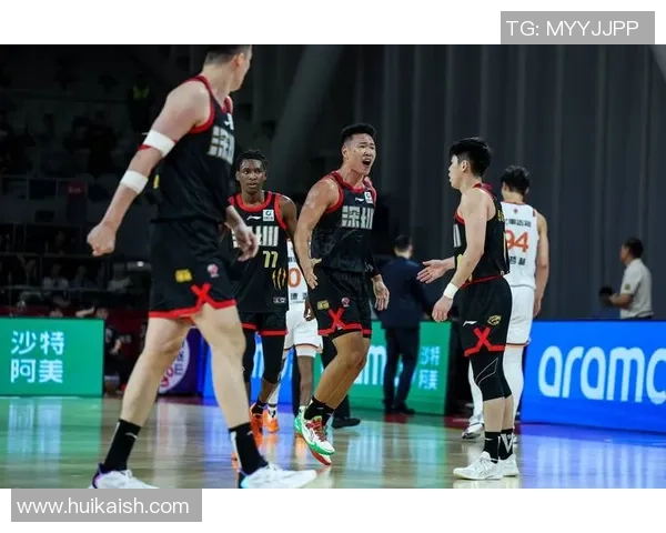 贺希宁：从青涩球员到篮球明星的成长之路与奋斗故事